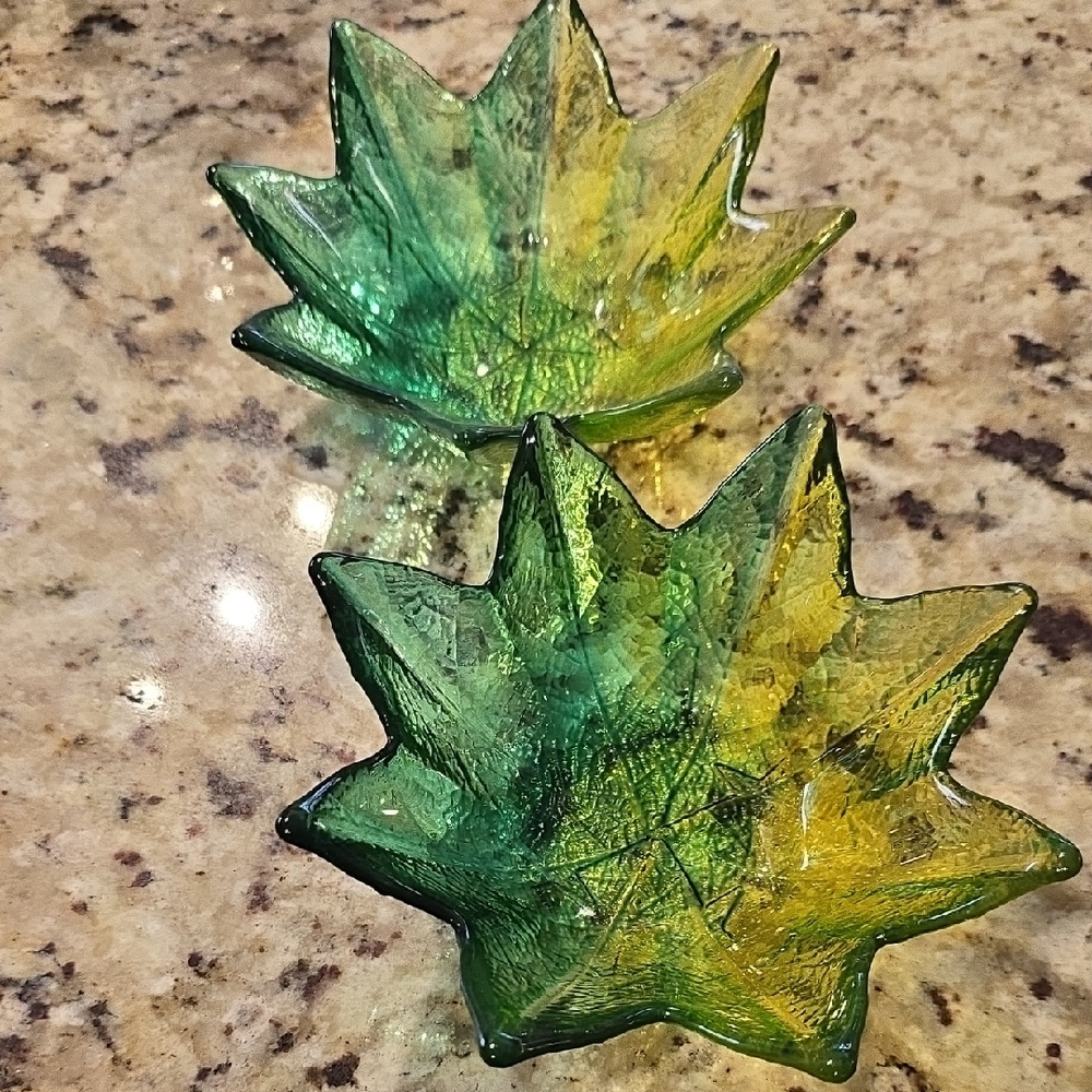 Source Unknown Green and Yellow Glass Art Maple Leaves